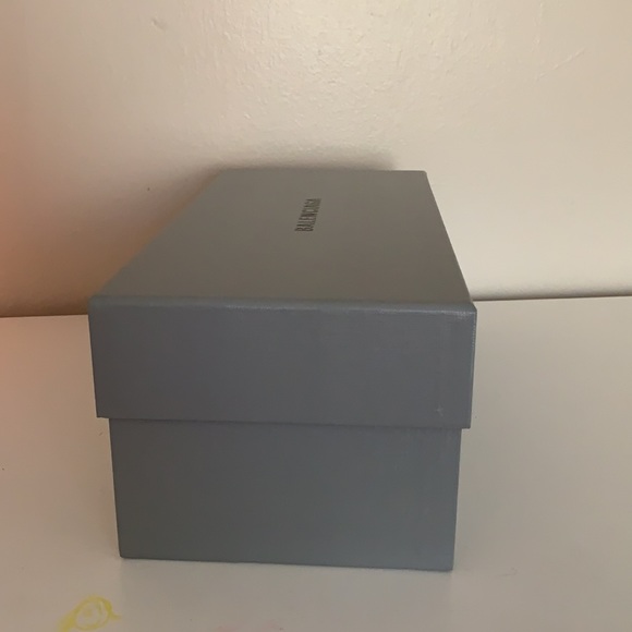 BALENCIAGA box w/silk paper - Small/Medium - Picture 4 of 6